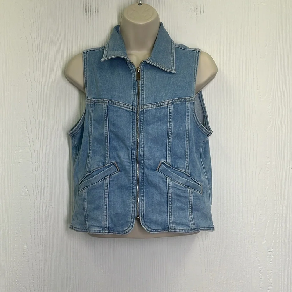 American Eagle - Light Stonewashed Zip Up Pocket Sleeveless Vest Size Small - Picture 3 of 10